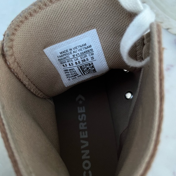 Converse Women's Chuck Taylor All Star Lugged 2.0 Sneaker - Picture 4 of 4